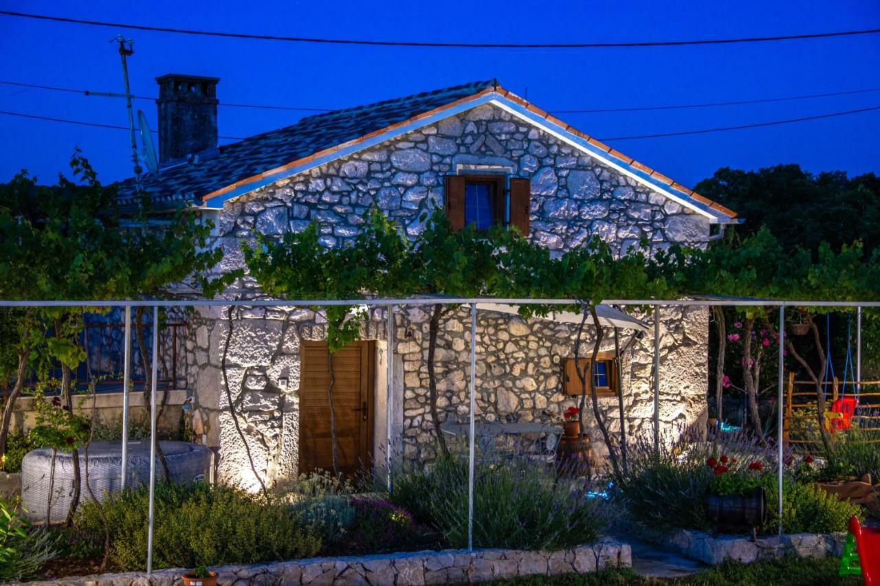 Traditional Stone House St.Anton Малинська Екстер'єр фото