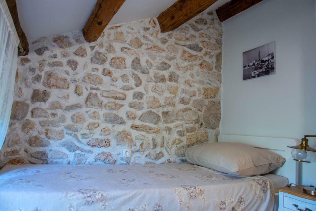 Traditional Stone House St.Anton Малинська Екстер'єр фото